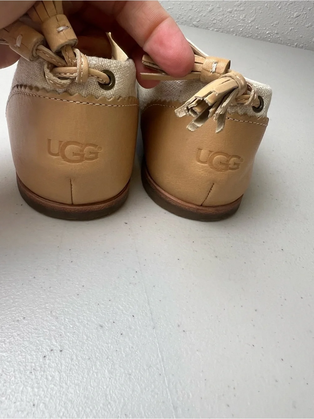 Ugg Mesa Tassel Cream Size 9.5 Flats Flat Shoes